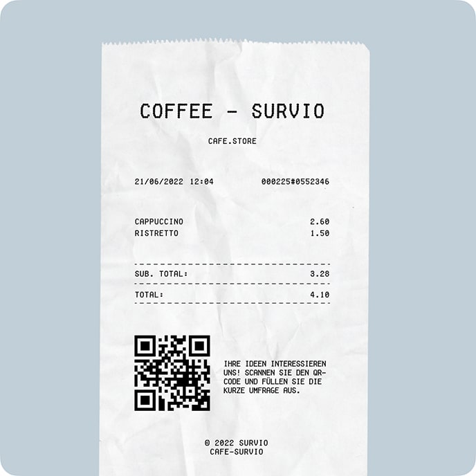 Quittung aus einem Café mit QR-Code und Nachricht für die Kunden, dass sie die Dienstleistung in der Online-Umfrage bewerten