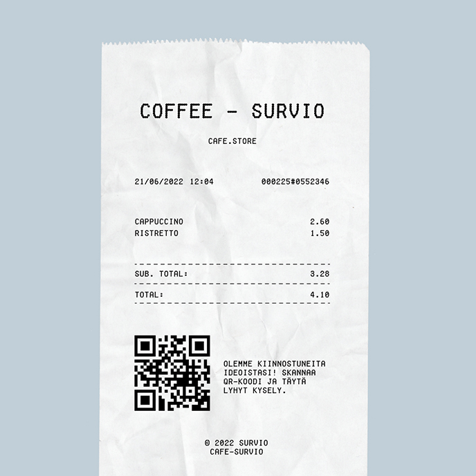 Kahvilakuitti, jossa on QR-koodi sekä pyyntö asiakkaille arvioida palvelu verkkokyselyssä