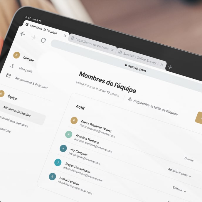 Tablette avec l'environnement de gestion de l'équipe dans le logiciel d'enquêtes
